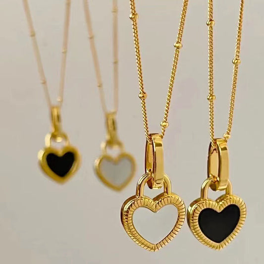 Oferta 1+1: Collar Colgante Corazón Blanco y Negro en Oro
