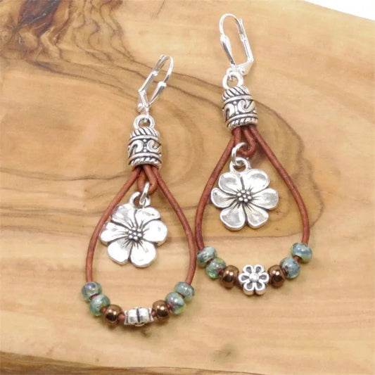 Oferta 1+1: Pendientes vintage de cuero con flores
