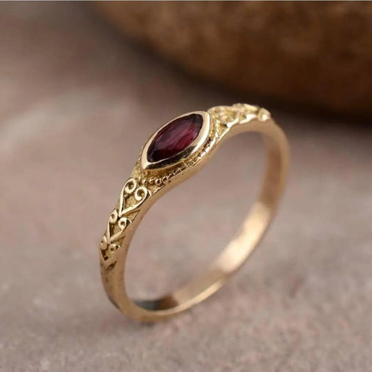 Oferta 1+1: Anillo Vintage Dorado con Cristal Rojo