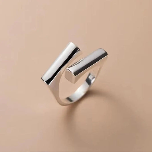 Oferta 1+1: Anillo geométrico sencillo con trenzas suaves