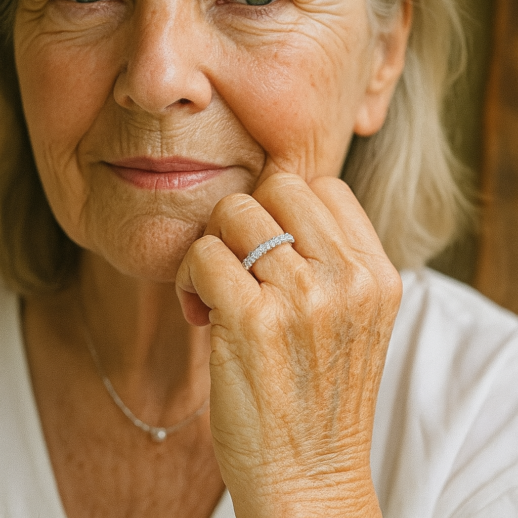 Anillo de Plata con Incrustación de Circonita