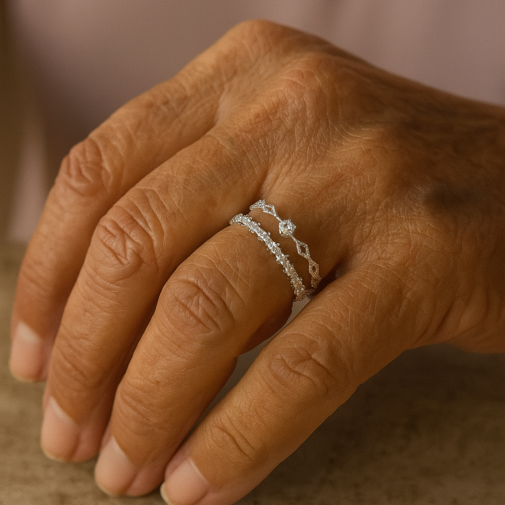 Anillo ajustable elegante de circonita en plata