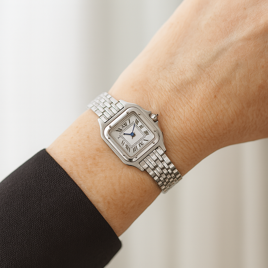 Reloj de pulsera cuadrado en plata pulida de lujo con esfera romana