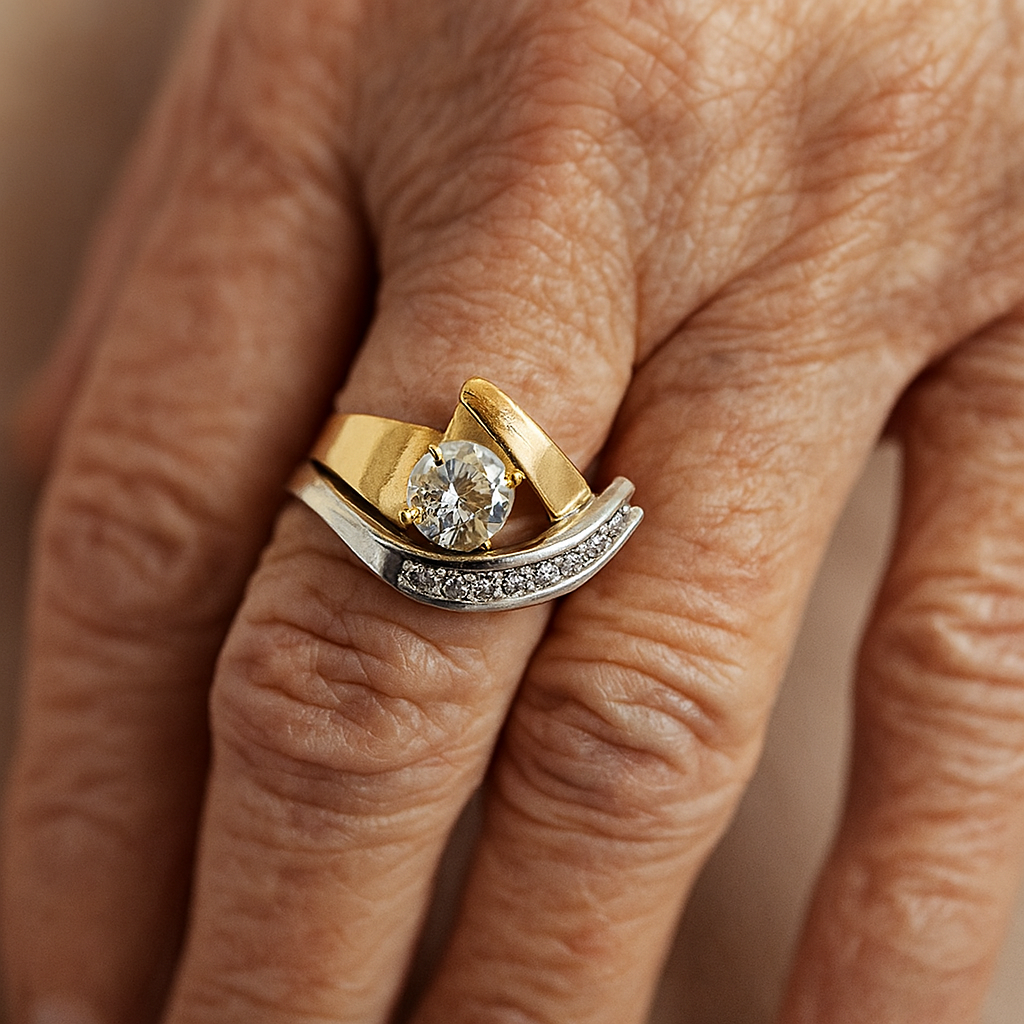 Anillo Vintage Irregular de Oro y Plata con Circonitas