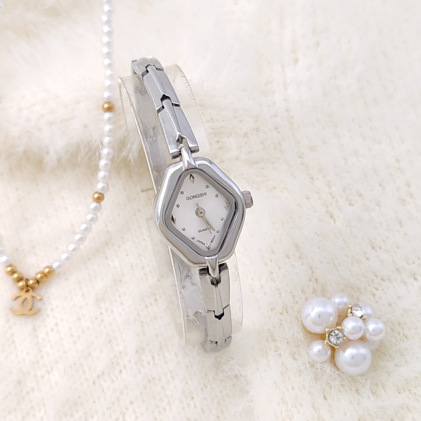 Elegant Diamond Bracelet Watch For Timeless Women Style