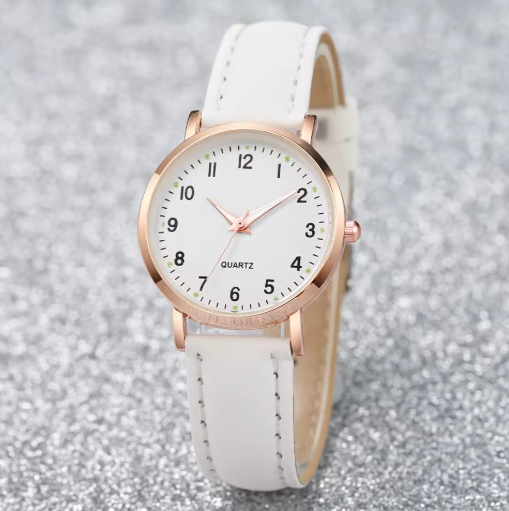 Reloj de cuarzo minimalista elegante y atemporal con líneas limpias
