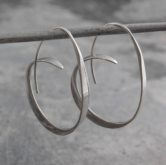 Pendientes de gran aro en espiral