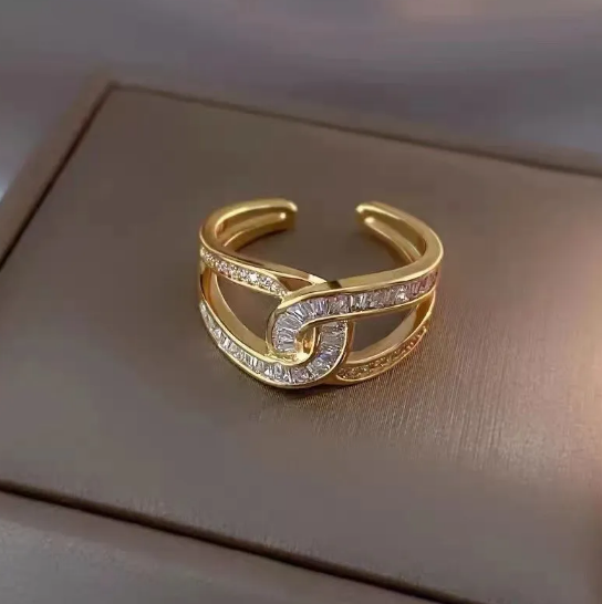 Dvojitý C prsten s diamantovým zirkonem, otevřený