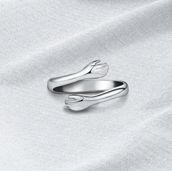 Anillo ajustable en forma de abrazo