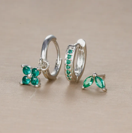 Set de pendientes de botón con diamante en forma de flor