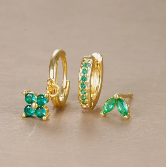 Set de pendientes de botón con diamante en forma de flor