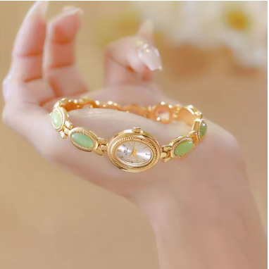 Lujoso reloj de pulsera con cadena de piedra natural y elegancia