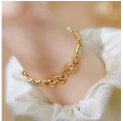 Lujoso reloj de pulsera con cadena de piedra natural y elegancia