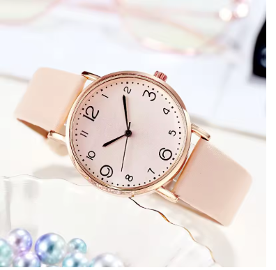 Reloj Analógico con Correa de Cuero Lujosa y Esfera Árabe