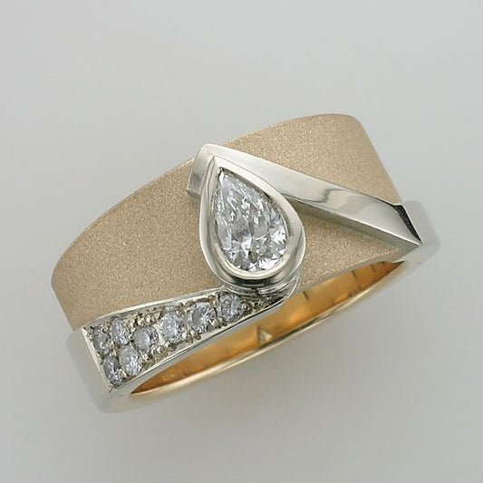 Anillo Vintage con Circonitas y Gota Brillante