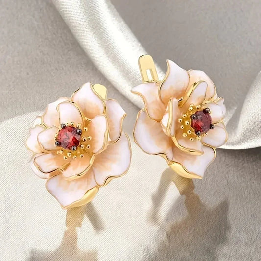 Pendientes vintage de oro con esmalte blanco en forma de flor