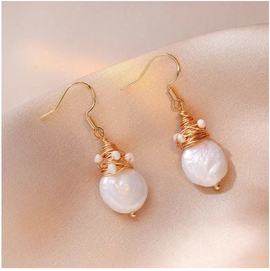 Pendientes retro de perla de agua dulce con forma especial
