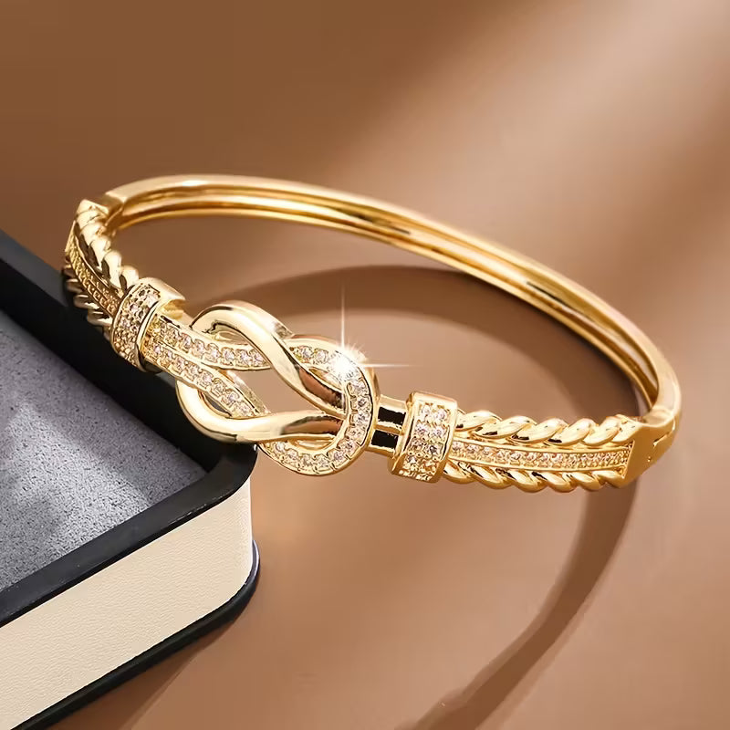 Elegant Minimalist Interlocking Ring Bracelet
