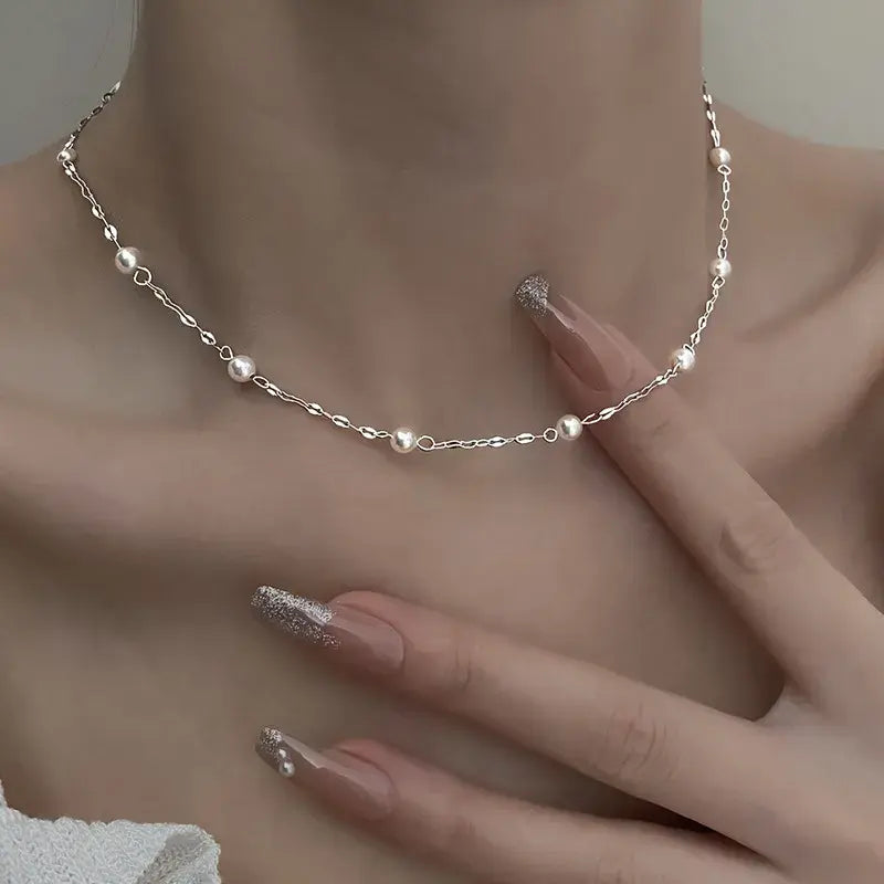 Elegantní náhrdelník z lesklých perel