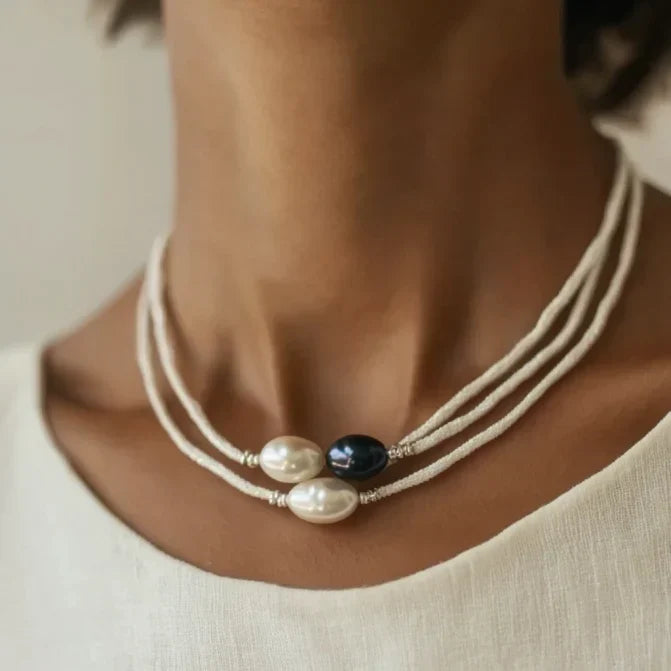 1+1 Offer: Vintage Black & White Pearl Necklace