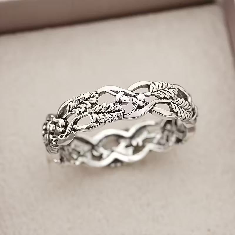 Enchanted Oakleaf Eternity Band