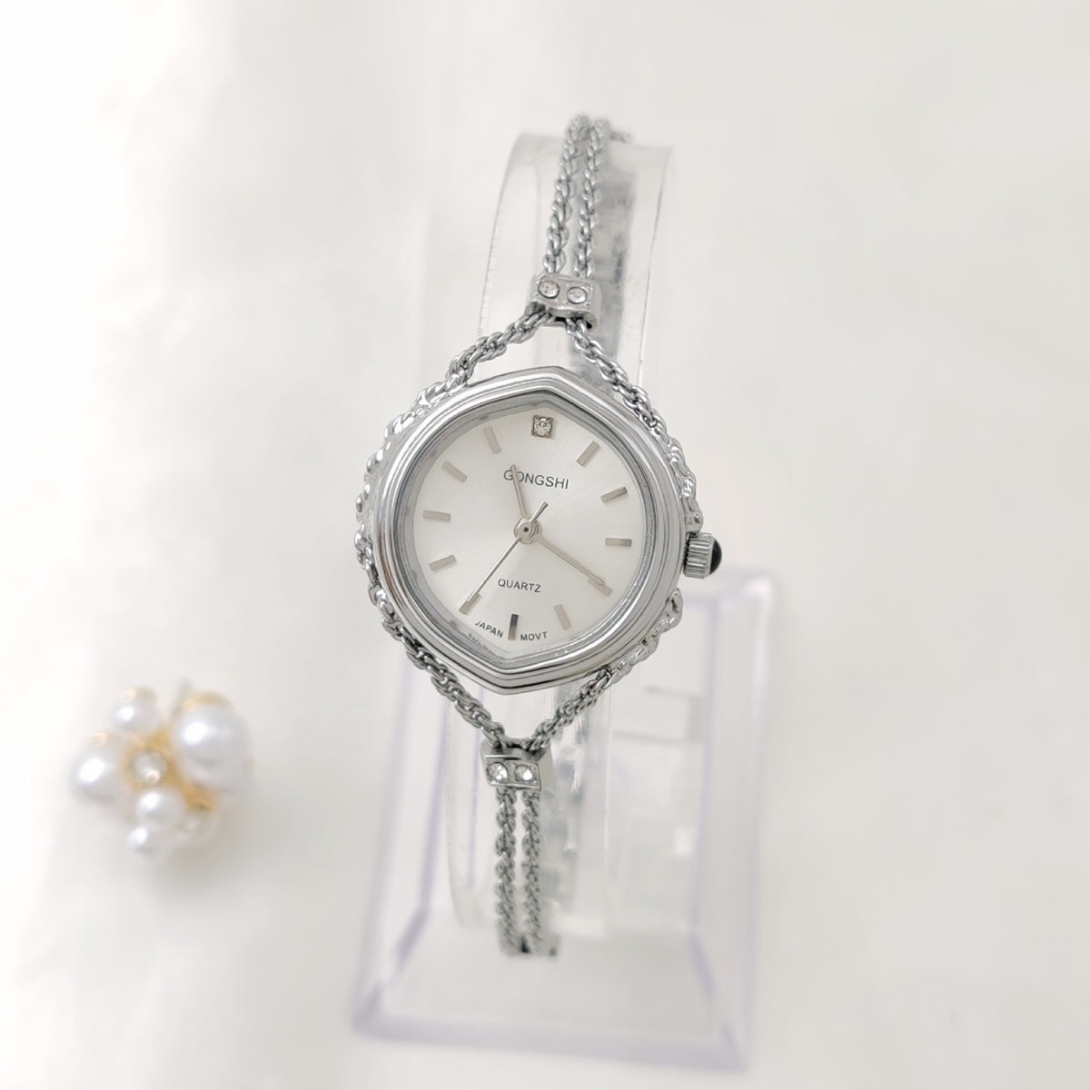 Elegant Allure Womens Quartz Watch In Gold Tone Elegance