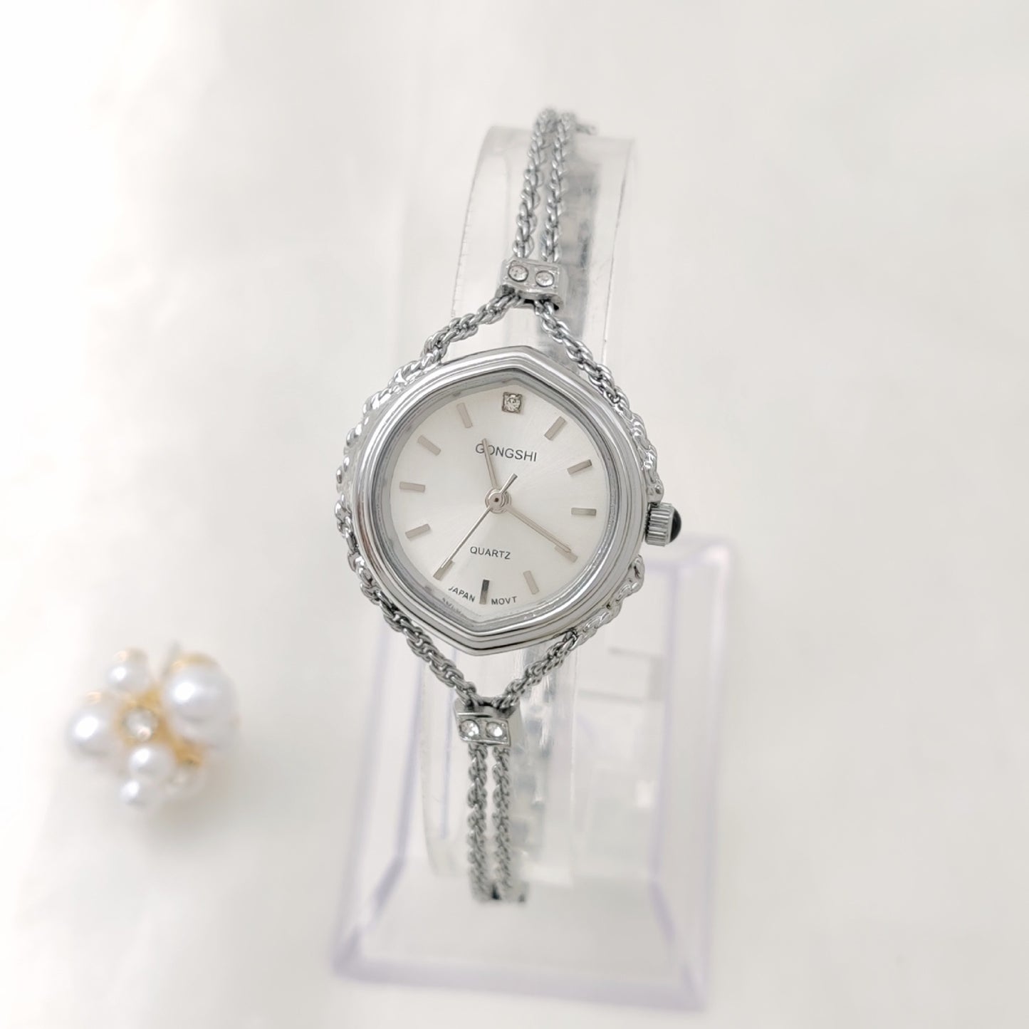 Elegant Allure Womens Quartz Watch In Gold Tone Elegance