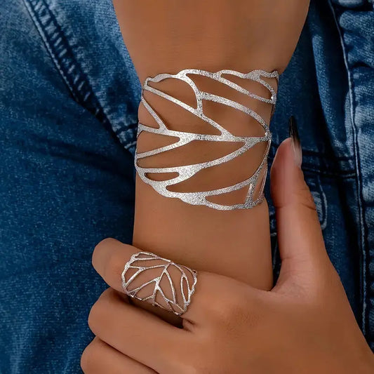 1+1 Offer: Vintage leaf-design cuff bracelet