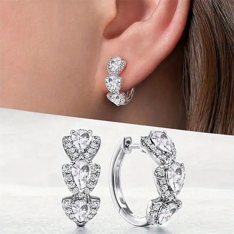 Pendientes de aro cristalinos y brillantes