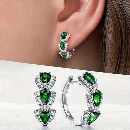 Pendientes de aro cristalinos y brillantes