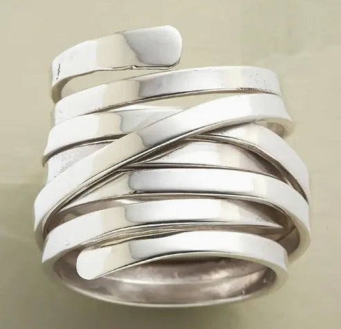 Vintage swirl design ring