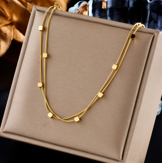 Nnecklace with small squares
