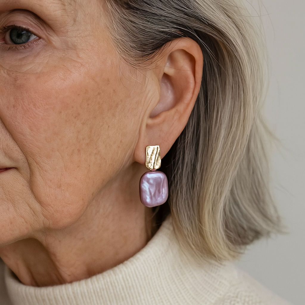 Pendientes elegantes de perla barroca en oro