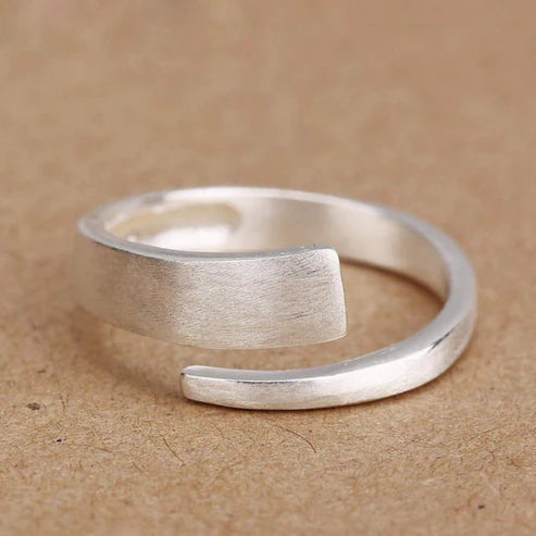 Anillo sencillo ajustable.