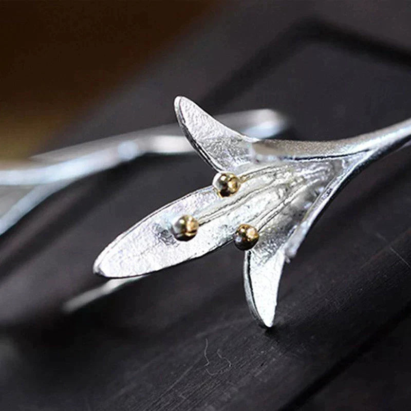 Stříbrné květinové náušnice