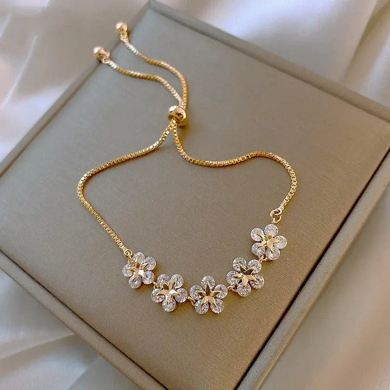 Náramek Crystal Daisy ve zlaté barvě