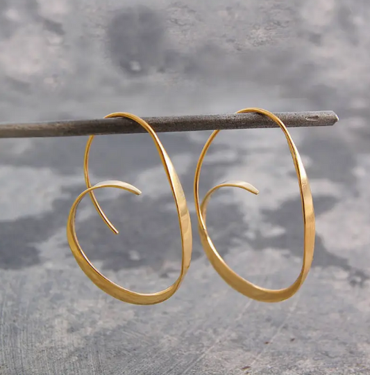 Pendientes de gran aro en espiral