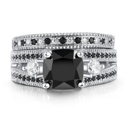 Anillo de Circonita Negra y Diamante