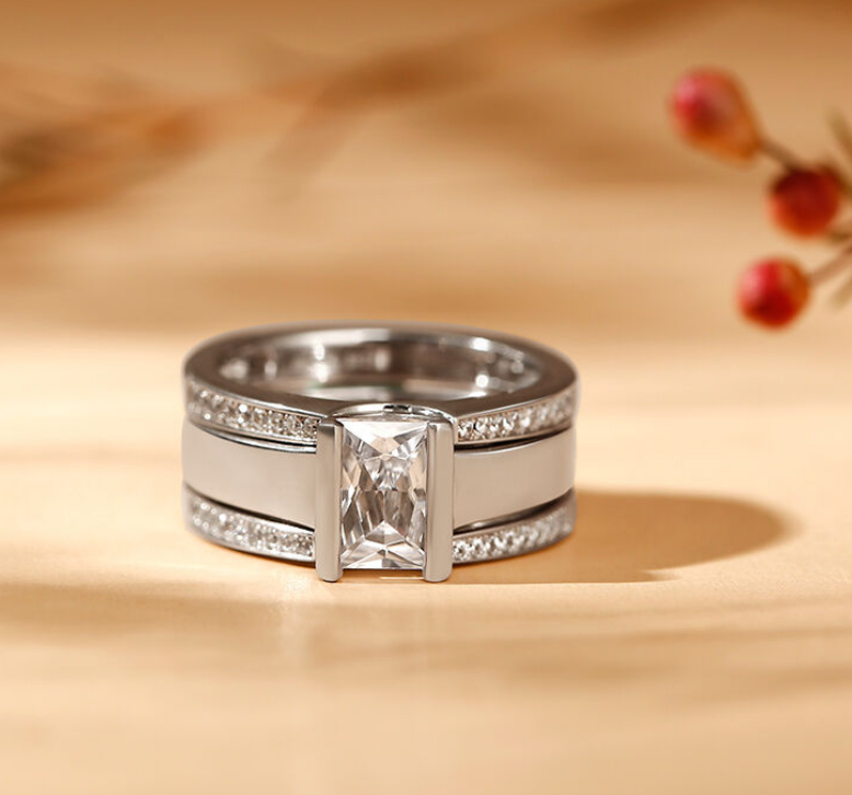 Anillo Europeo y Americano de Tres Piezas con Diamantes