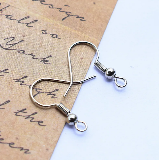 Ganchos para pendientes chapados en cobre DIY