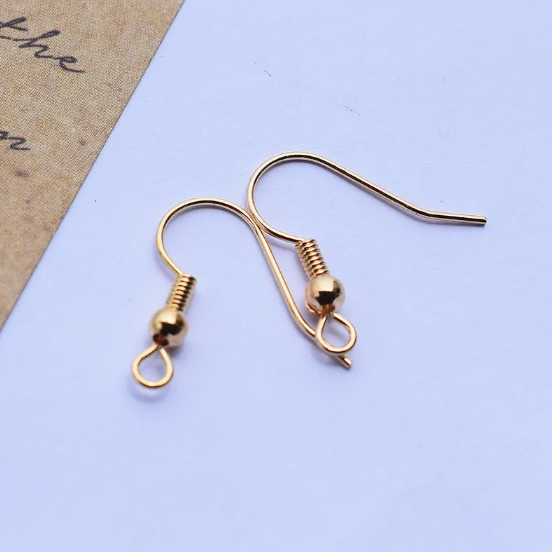 Ganchos para pendientes chapados en cobre DIY