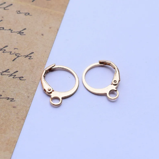 Ganchos para pendientes chapados en cobre DIY