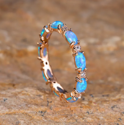 Anillo de diamantes y ópalo en forma de corazón de platino