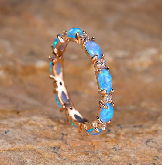 Anillo de diamantes y ópalo en forma de corazón de platino