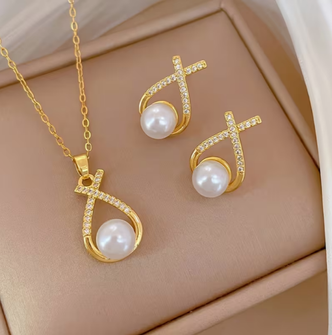 Radiant Embrace Classic Pearl Set