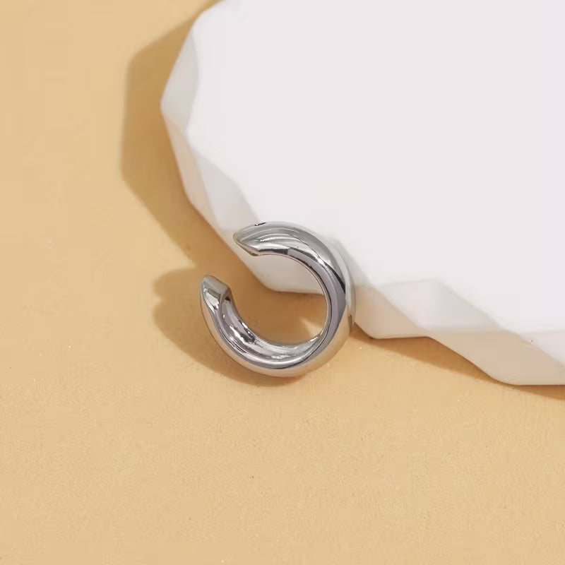Classic Essence Polished Ear Cuff
