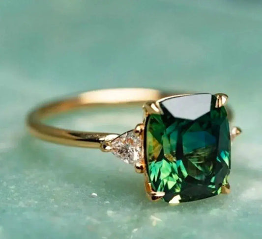 Anillo de zirconia verde en oro