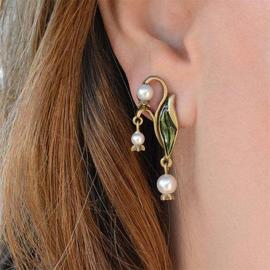 エナメルとパールのボーホーピアス