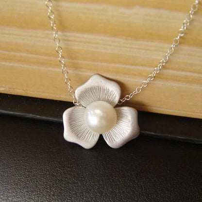 1+1 Offer: Elegant White Pearl Flower Necklace + Irregular Hollow Daisy Ring