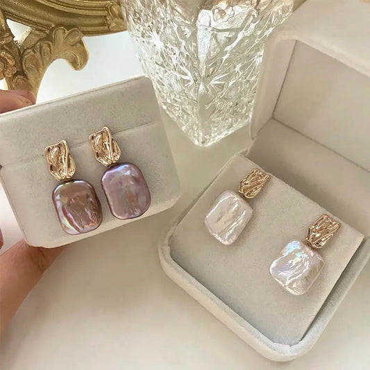 Akce 1+1: Elegantní barokní zlaté náušnice s perlou